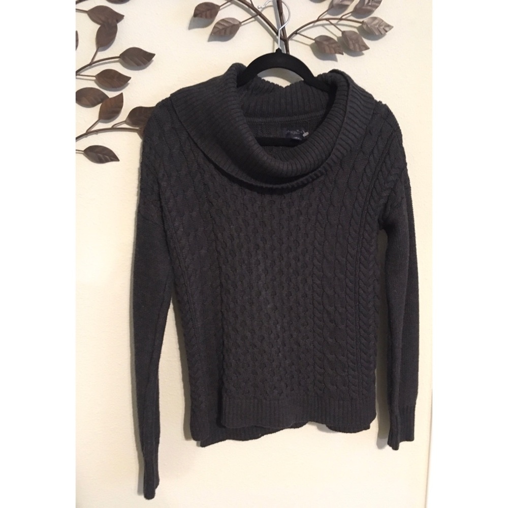 3/$25💥American Eagle Sweater!